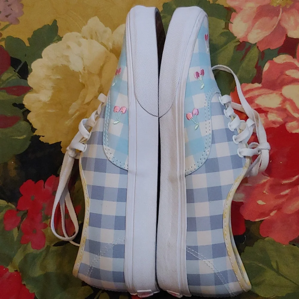 Like New Vans Gingham Embroidered Cherry, Women 12, Men 10.5 - Picture 8 of 11